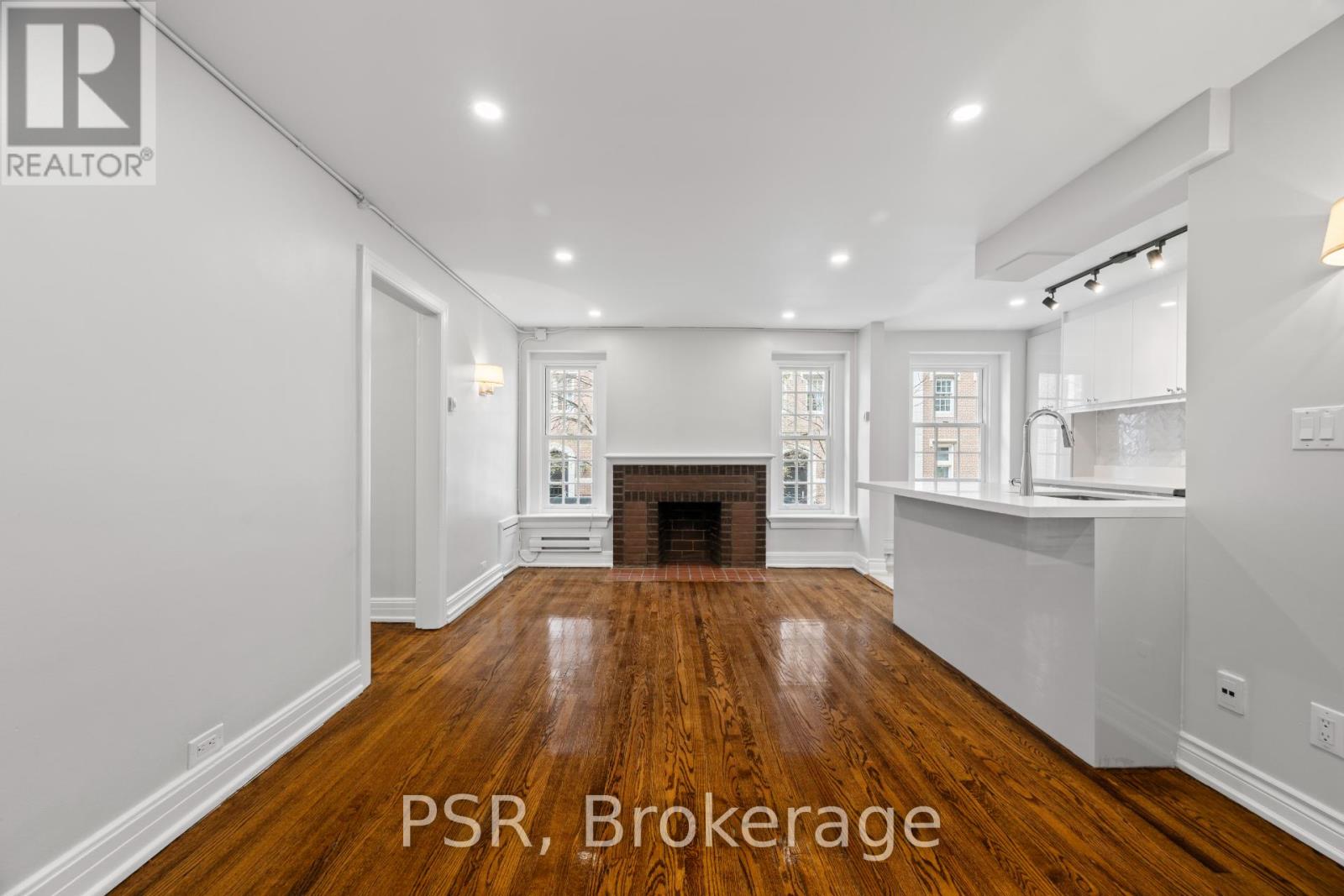 24 - 8 ST THOMAS STREET, Toronto, Ontario