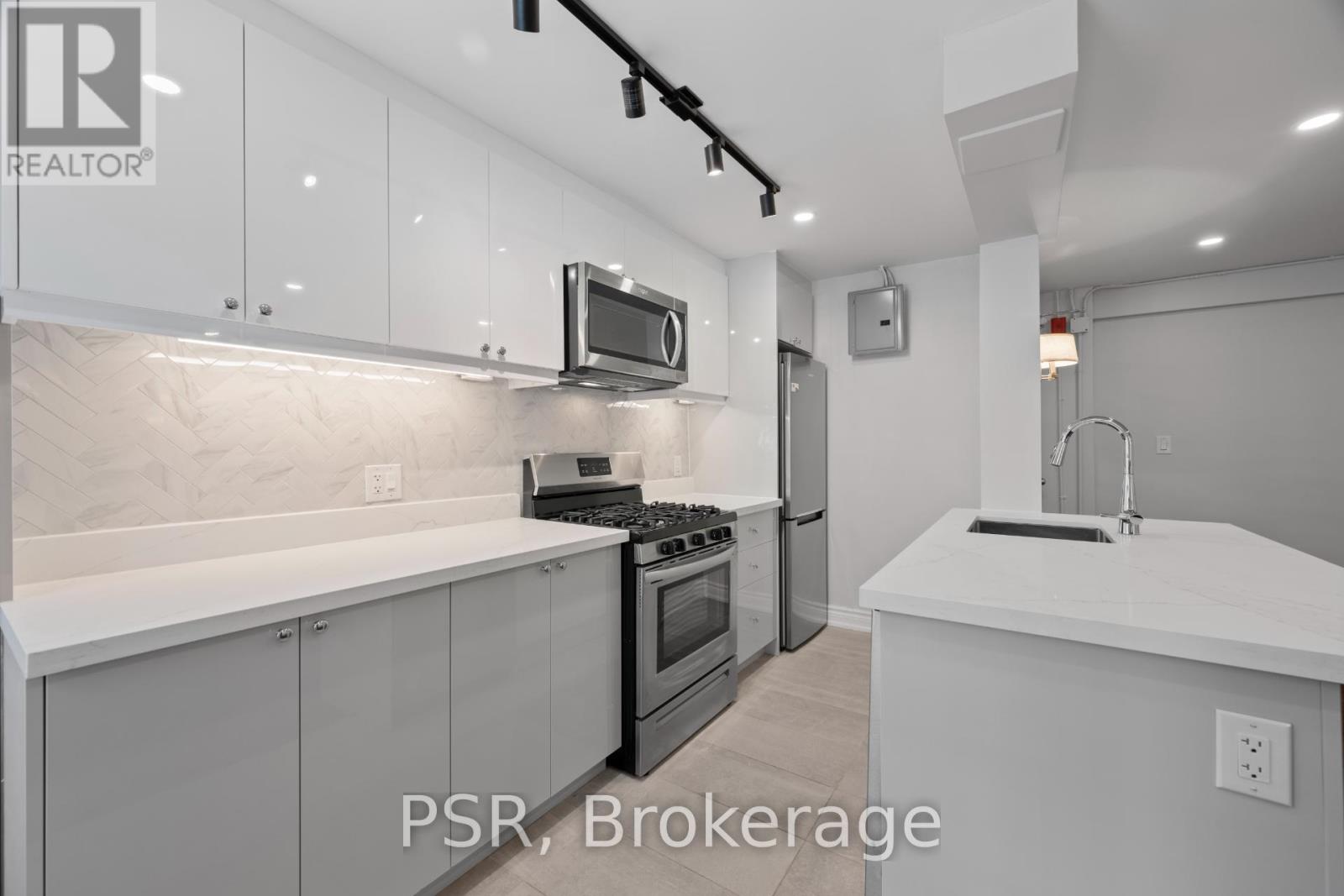 24 - 8 St Thomas Street, Toronto, Ontario  M5S 2B8 - Photo 3 - C13137058