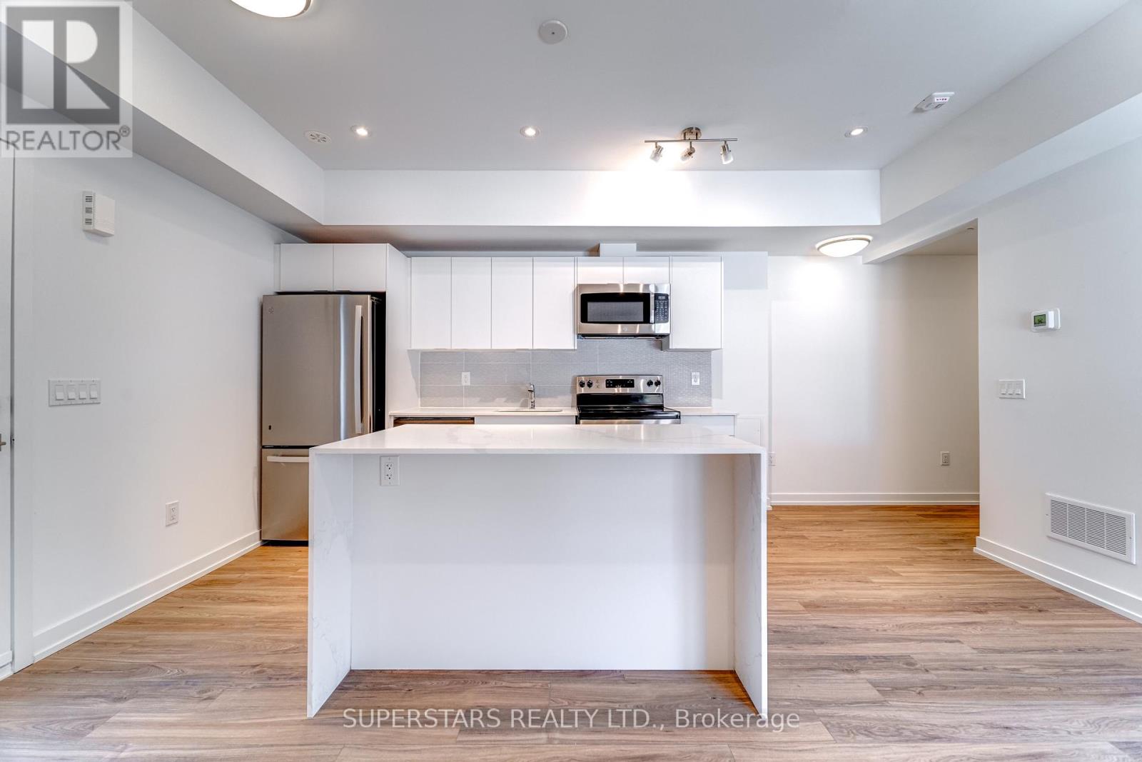 31 Calamint Lane, Toronto, Ontario  M1W 2H1 - Photo 5 - E13137098