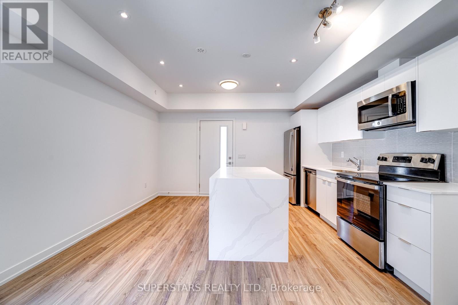 31 Calamint Lane, Toronto, Ontario  M1W 2H1 - Photo 6 - E13137098