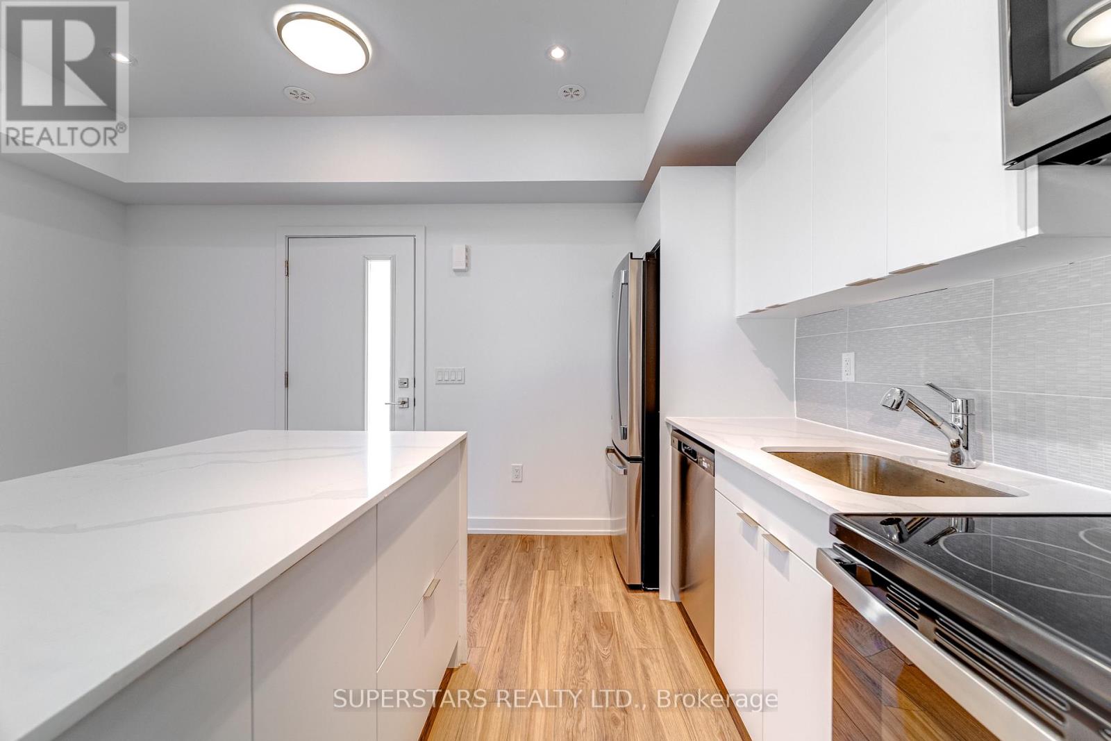 31 Calamint Lane, Toronto, Ontario  M1W 2H1 - Photo 8 - E13137098