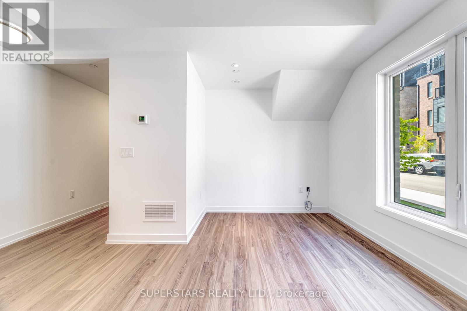 31 Calamint Lane, Toronto, Ontario  M1W 2H1 - Photo 9 - E13137098