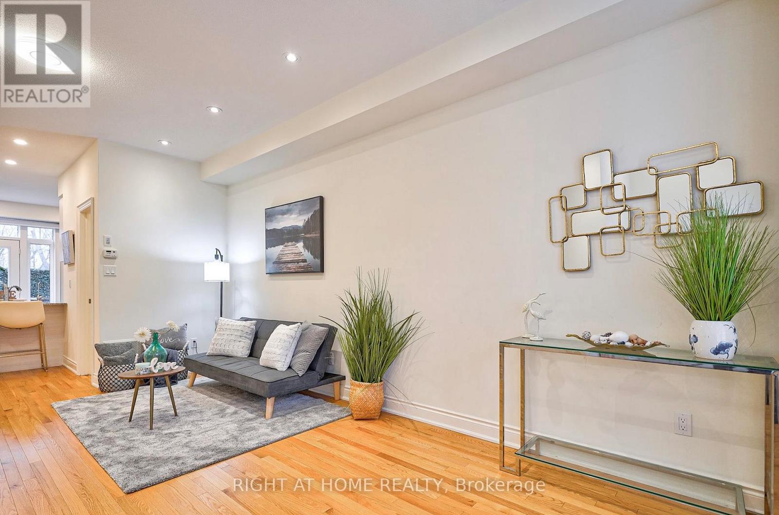 Upper - 15 Culloden Court, Toronto, Ontario  M1C 0E9 - Photo 2 - E13137142