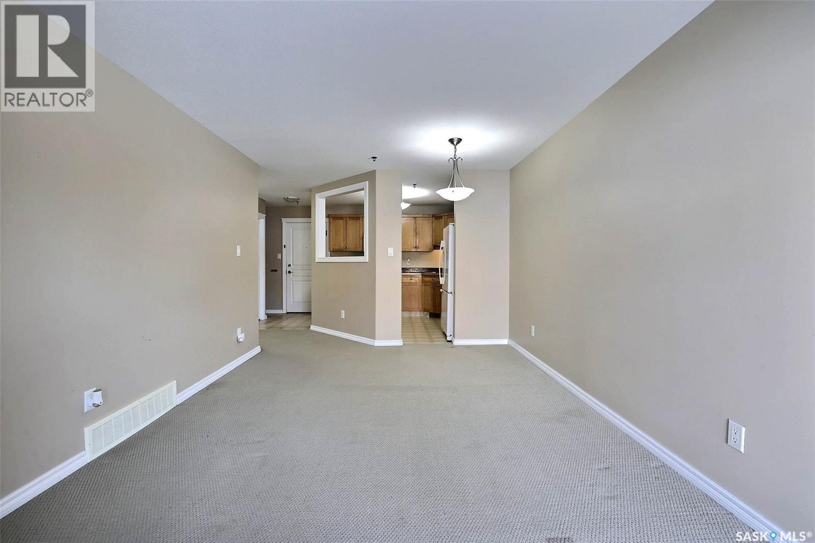 205 3946 Robinson Street, Regina, Saskatchewan  S4S 3C8 - Photo 4 - SK031316