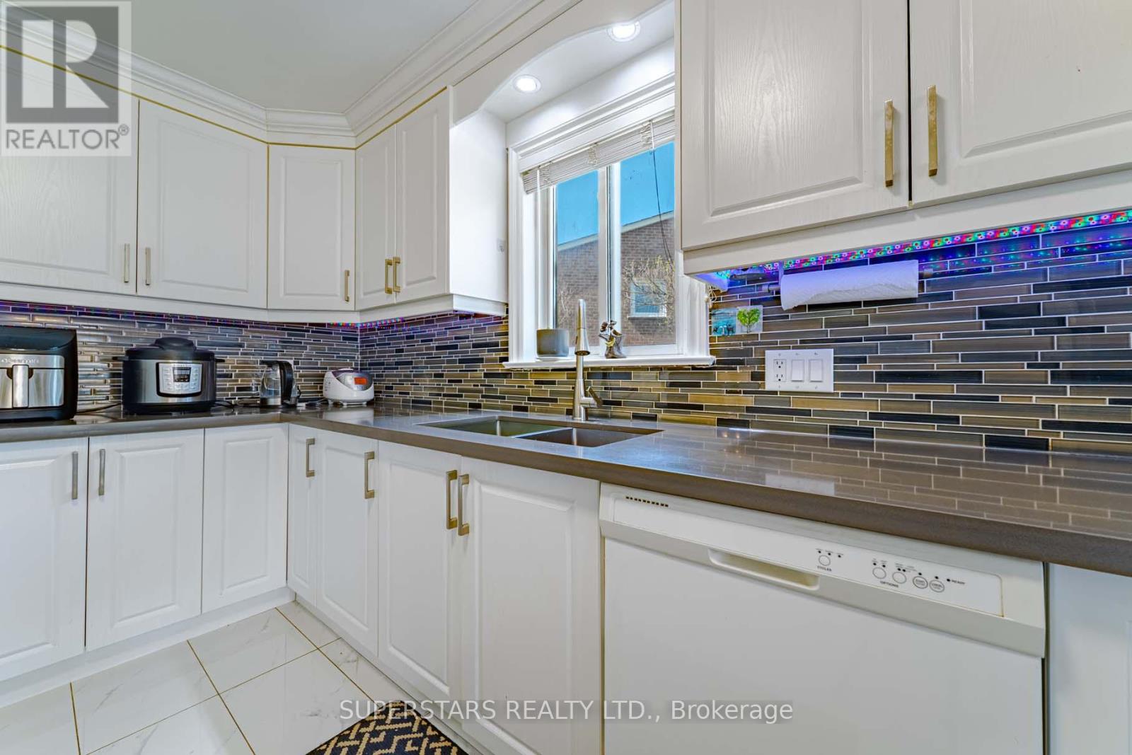 14 Kemsing Court, Markham, Ontario  L3R 4P7 - Photo 11 - N13137056