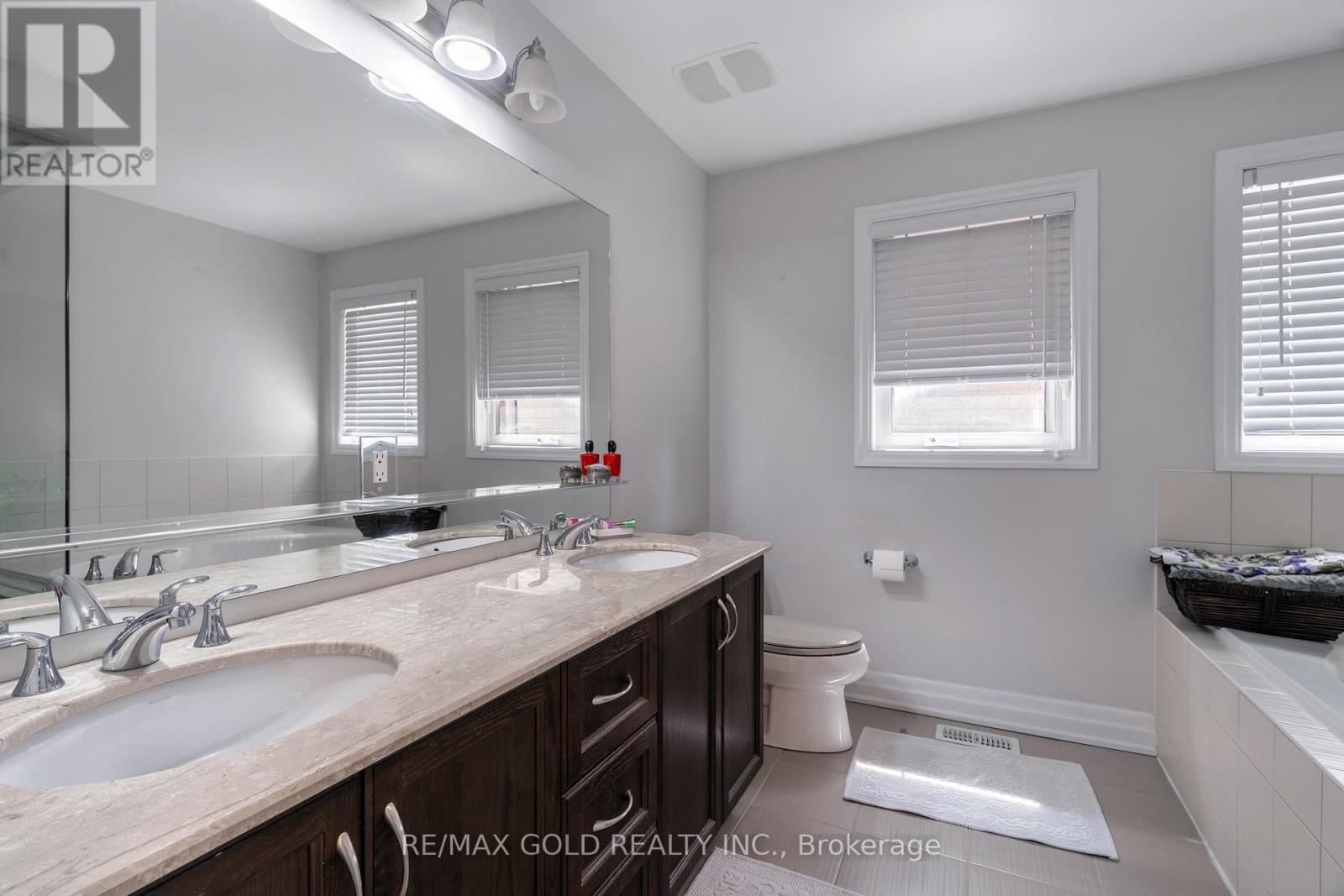 54 Robert Berry Crescent, King, Ontario  L7B 1L4 - Photo 28 - N13136240