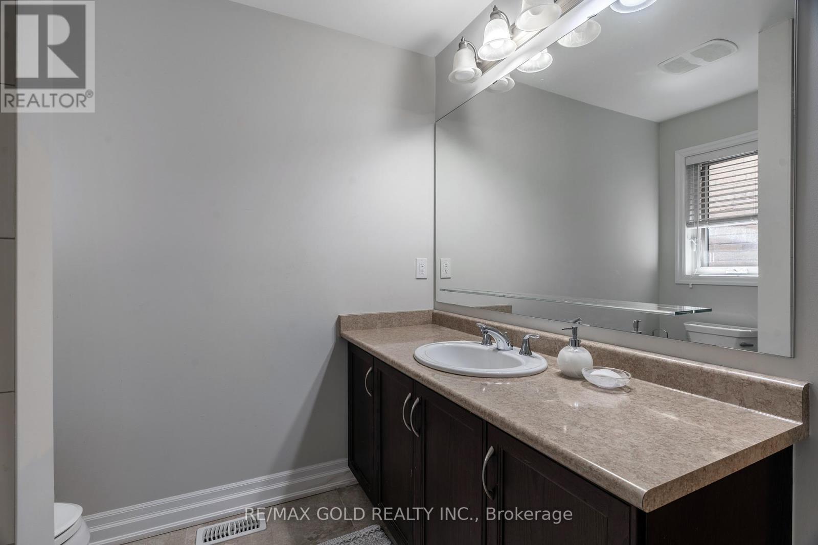 54 Robert Berry Crescent, King, Ontario  L7B 1L4 - Photo 33 - N13136240