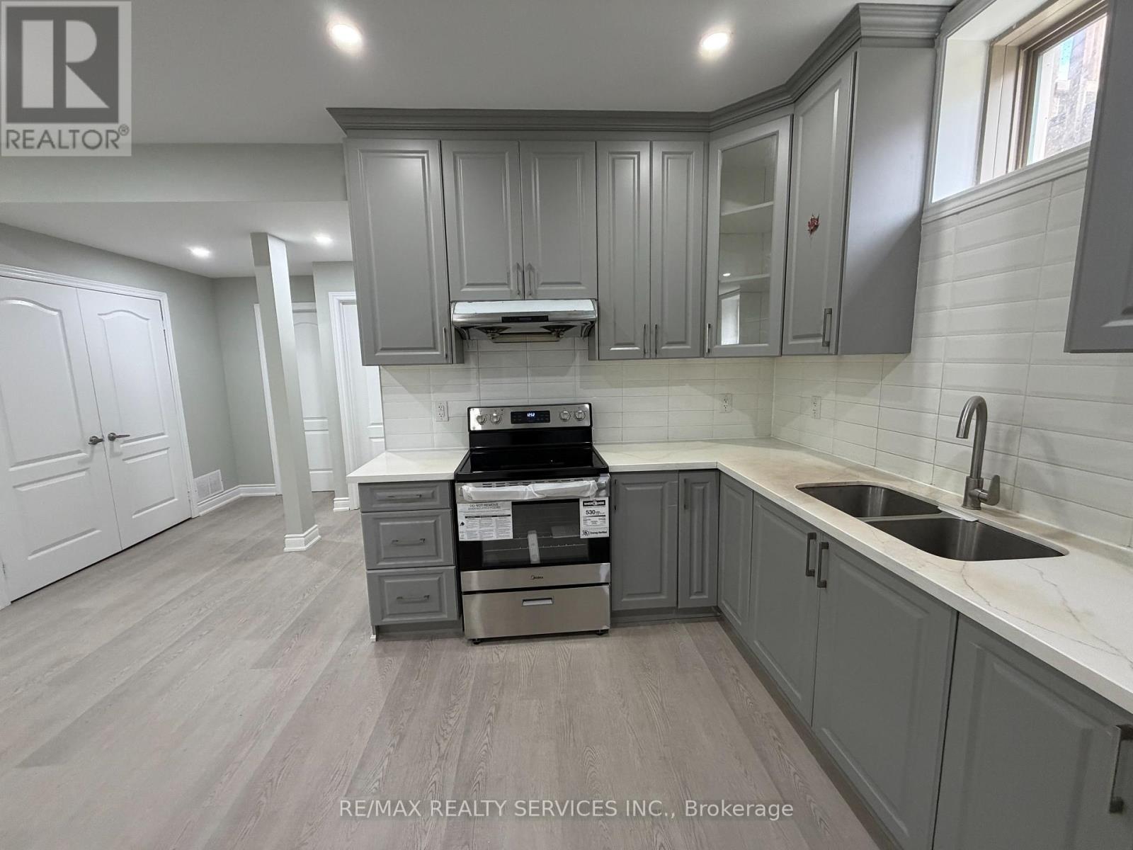 Lower - 4 Lyle Way, Brampton, Ontario  L6X 5P8 - Photo 3 - W13132468