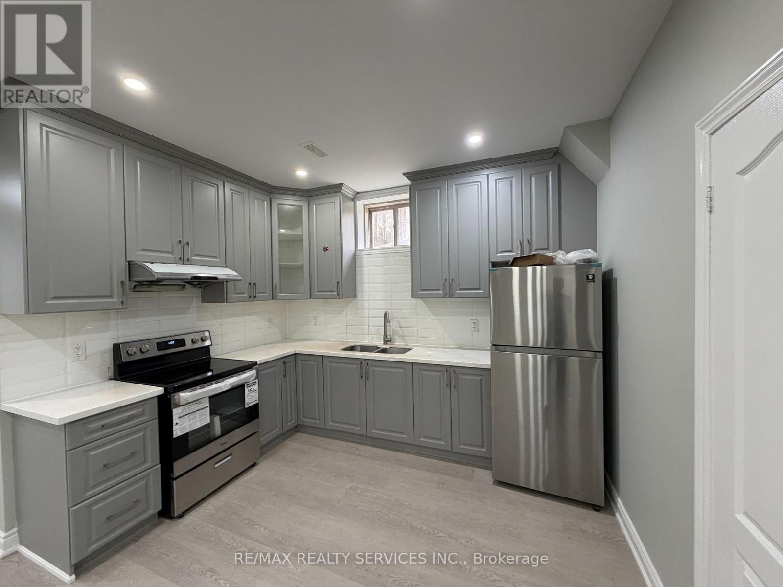 Lower - 4 Lyle Way, Brampton, Ontario  L6X 5P8 - Photo 2 - W13132468