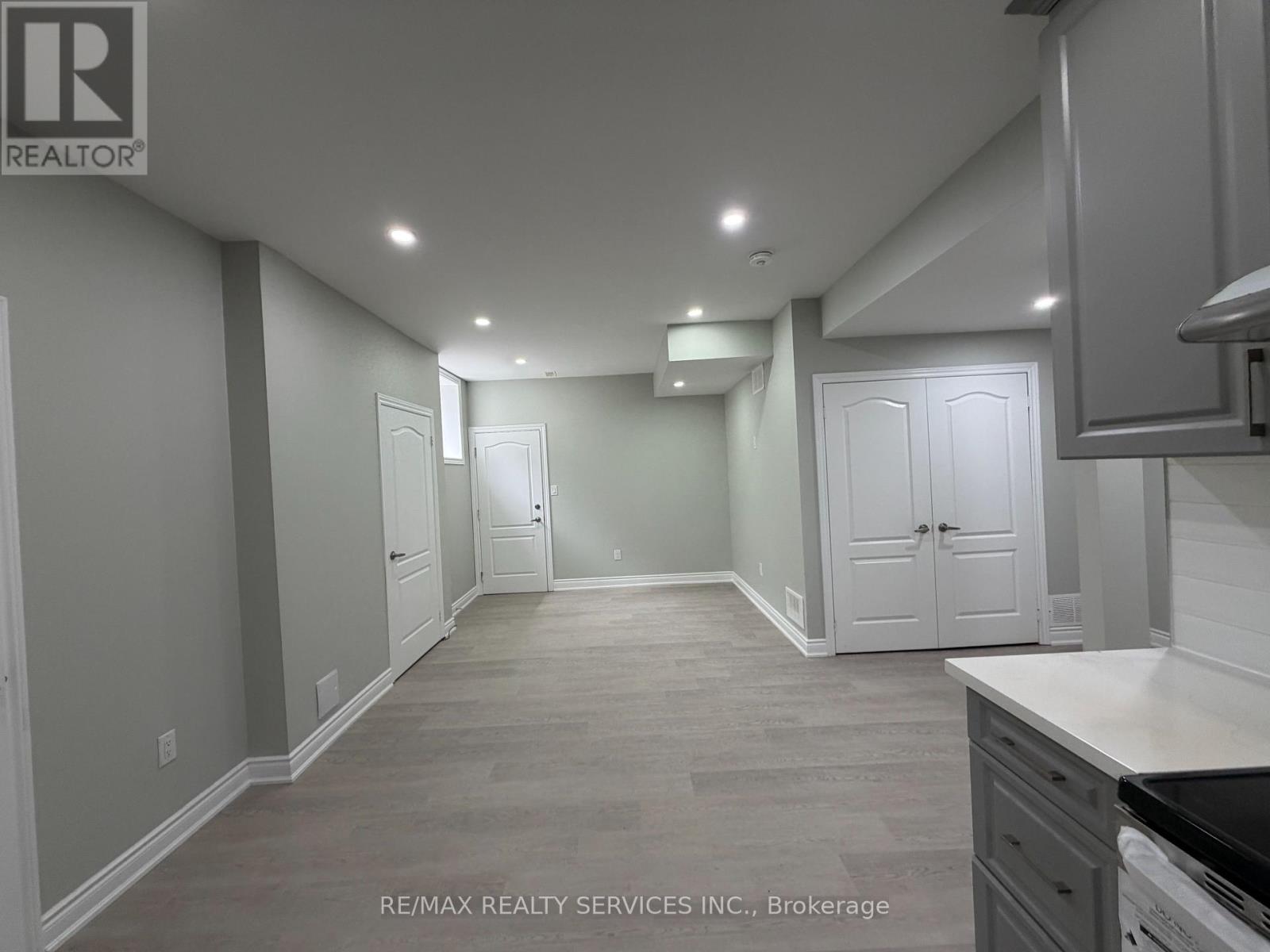 Lower - 4 Lyle Way, Brampton, Ontario  L6X 5P8 - Photo 4 - W13132468