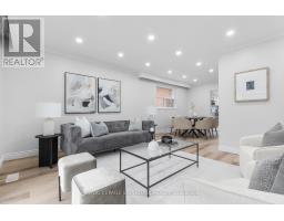 17 NORFIELD CRESCENT, Toronto, Ontario