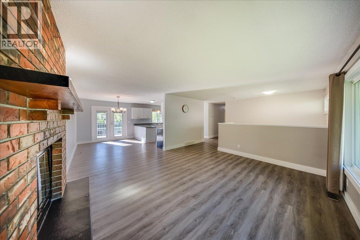 909 7th Street, Montrose, British Columbia  V0G 1P0 - Photo 11 - 10387602