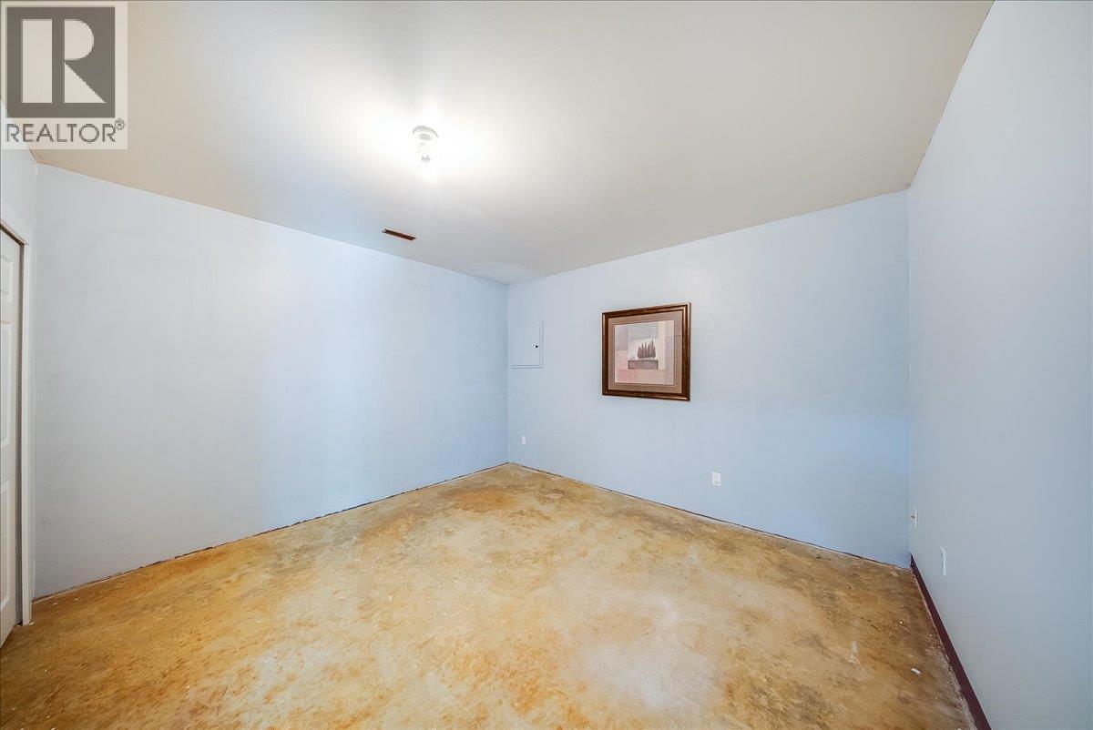 909 7th Street, Montrose, British Columbia  V0G 1P0 - Photo 25 - 10387602