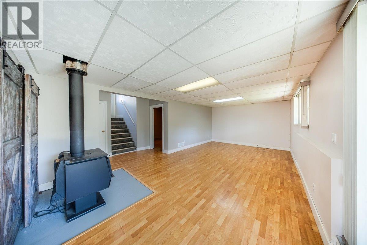 909 7th Street, Montrose, British Columbia  V0G 1P0 - Photo 27 - 10387602