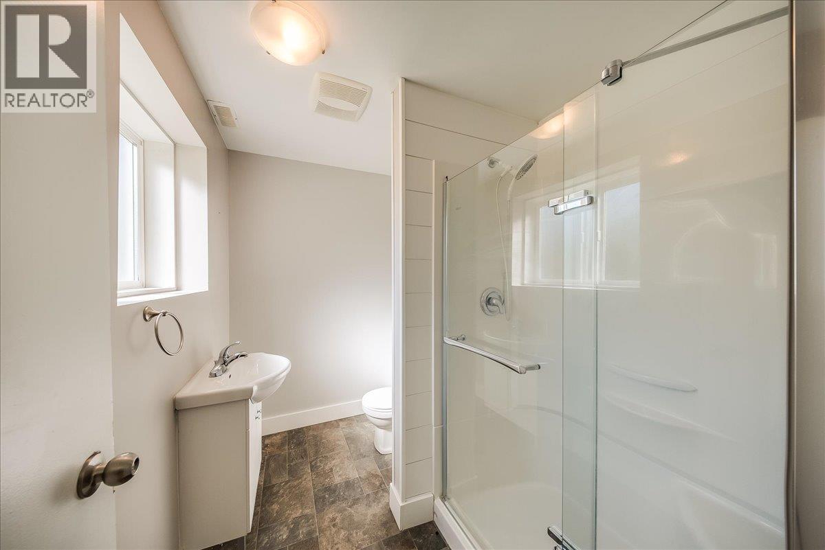 909 7th Street, Montrose, British Columbia  V0G 1P0 - Photo 33 - 10387602