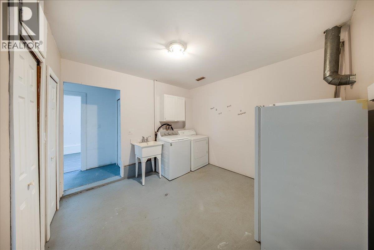 909 7th Street, Montrose, British Columbia  V0G 1P0 - Photo 35 - 10387602