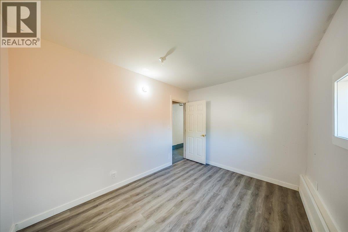 909 7th Street, Montrose, British Columbia  V0G 1P0 - Photo 37 - 10387602