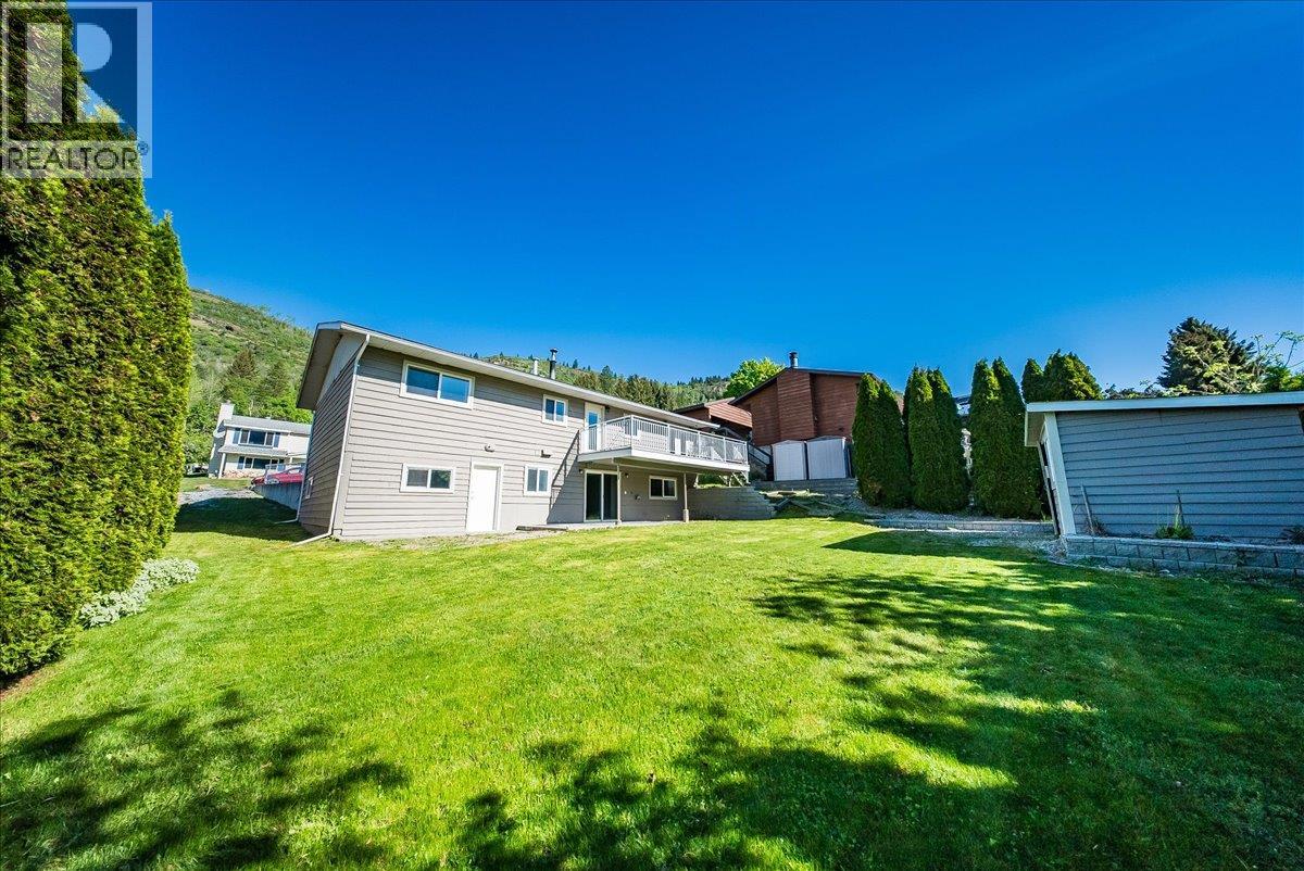 909 7th Street, Montrose, British Columbia  V0G 1P0 - Photo 50 - 10387602
