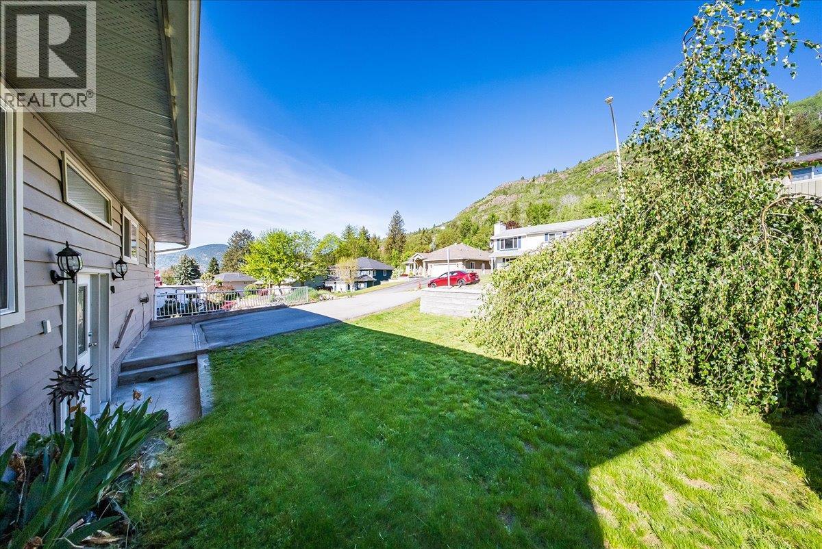 909 7th Street, Montrose, British Columbia  V0G 1P0 - Photo 52 - 10387602