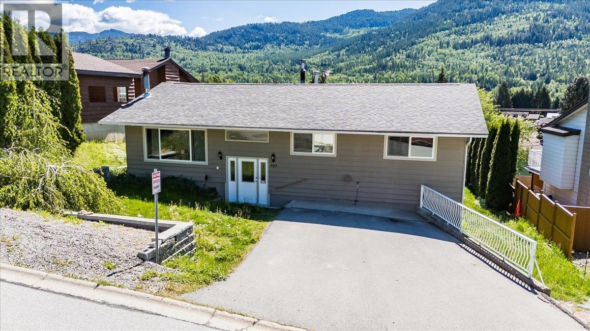 909 7th Street, Montrose, British Columbia  V0G 1P0 - Photo 54 - 10387602