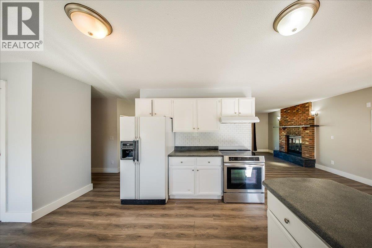 909 7th Street, Montrose, British Columbia  V0G 1P0 - Photo 8 - 10387602