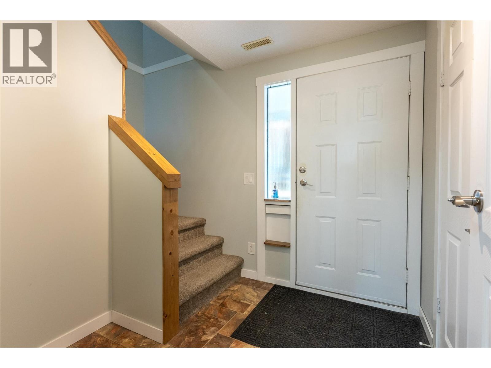 1776 Hillside Drive, Kamloops, British Columbia  V2E 2E2 - Photo 5 - 10387532