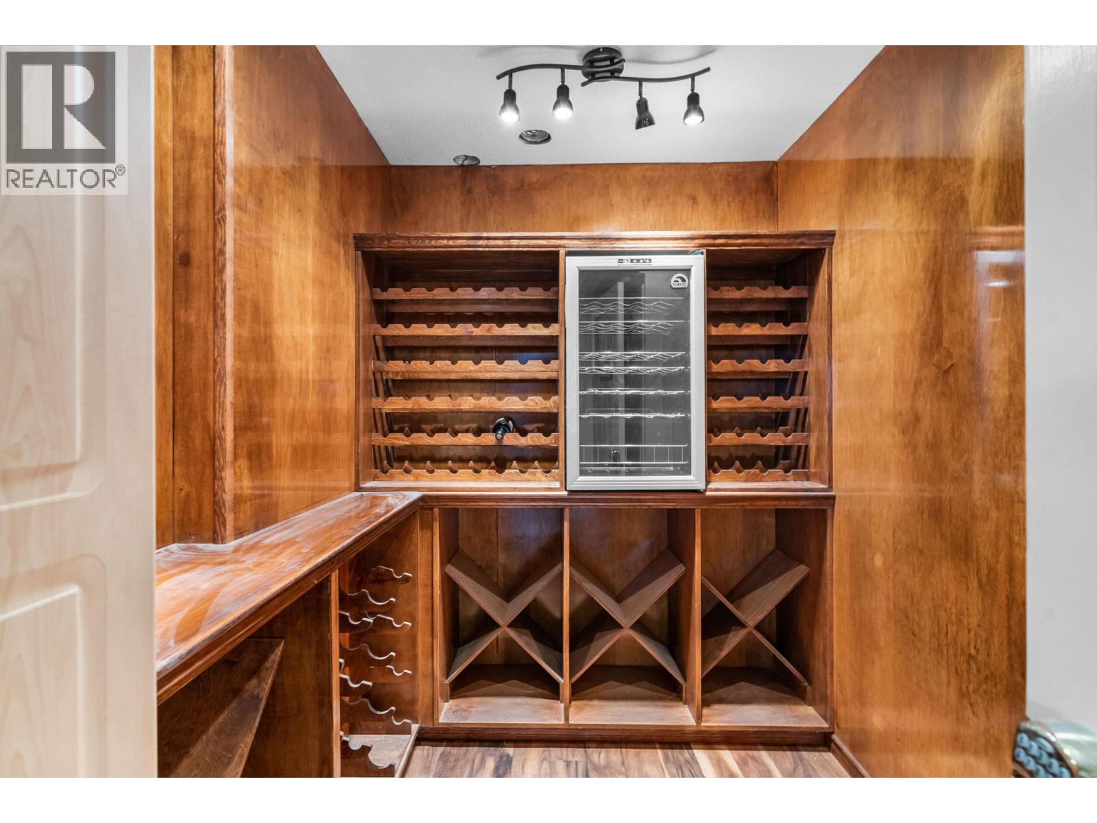 607 Clifton Road S, Kelowna, British Columbia  V1V 1A7 - Photo 33 - 10387325
