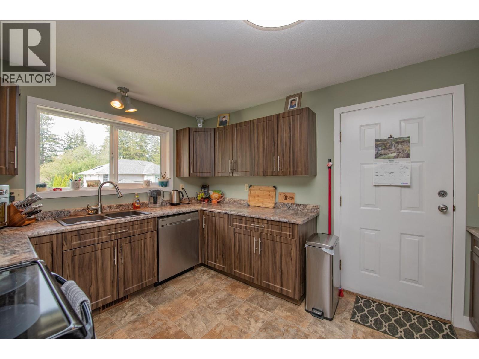 2250 Leblanc Street, Lumby, British Columbia  V0E 2G0 - Photo 11 - 10387746