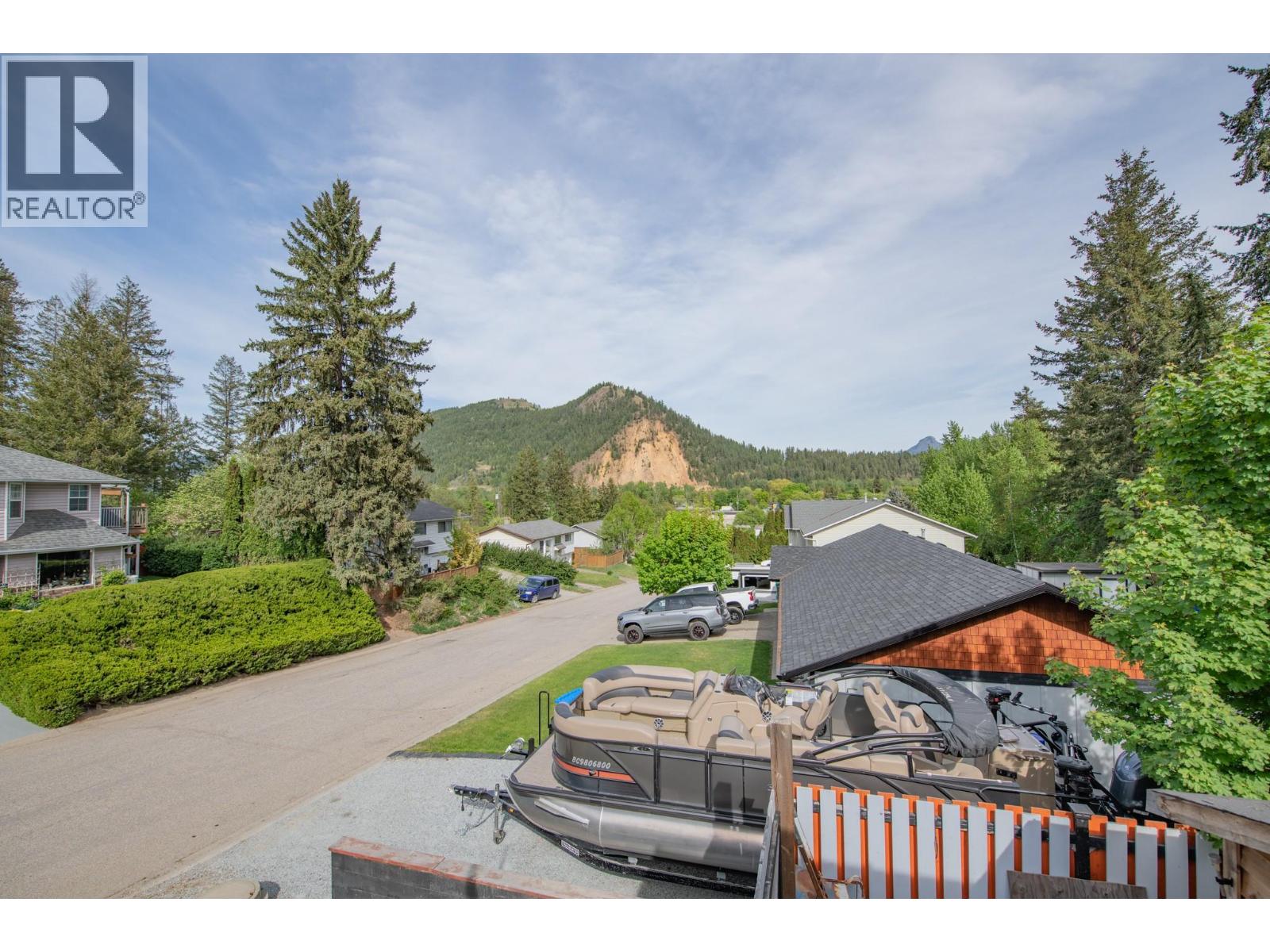 2250 Leblanc Street, Lumby, British Columbia  V0E 2G0 - Photo 13 - 10387746