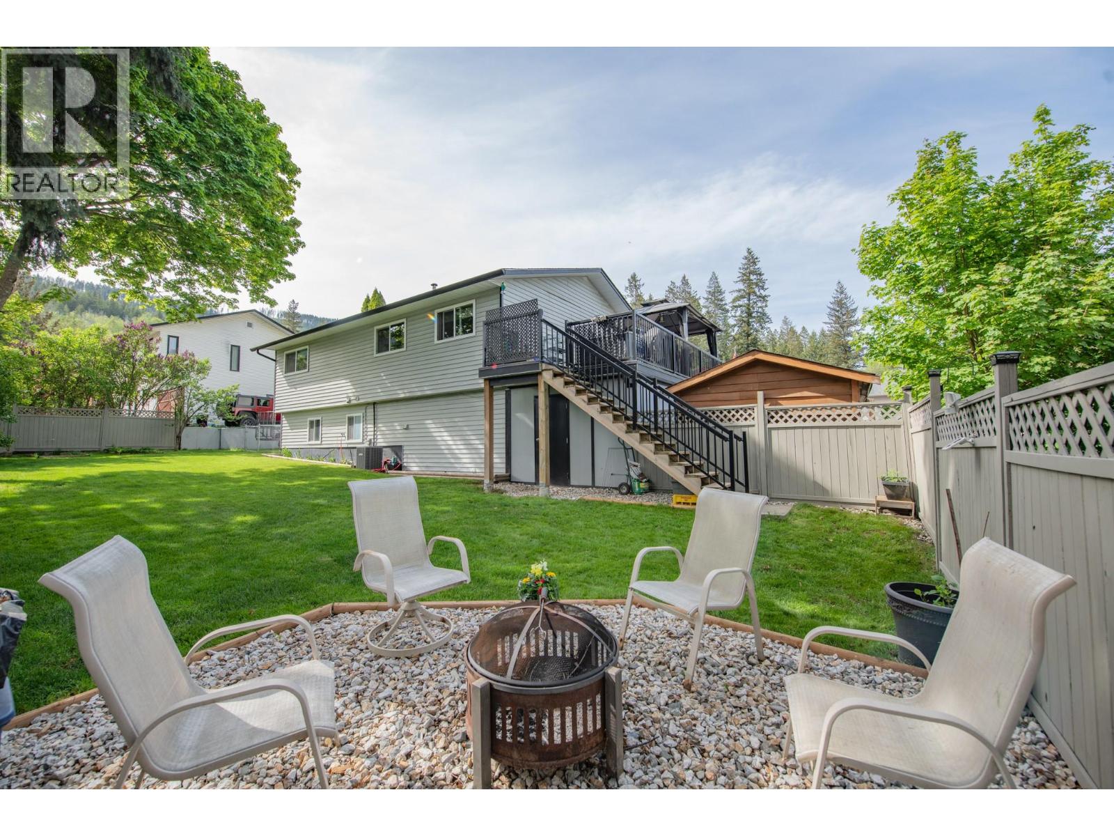 2250 Leblanc Street, Lumby, British Columbia  V0E 2G0 - Photo 4 - 10387746