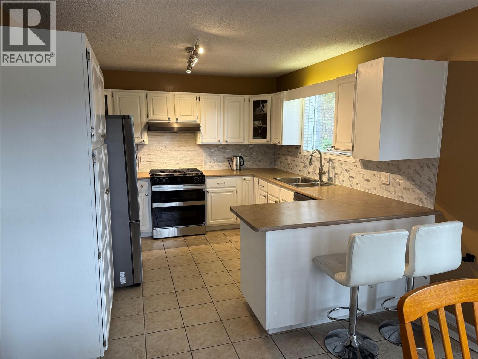 222 Thrissel Place, Logan Lake, British Columbia  V0K 1W0 - Photo 10 - 10387436
