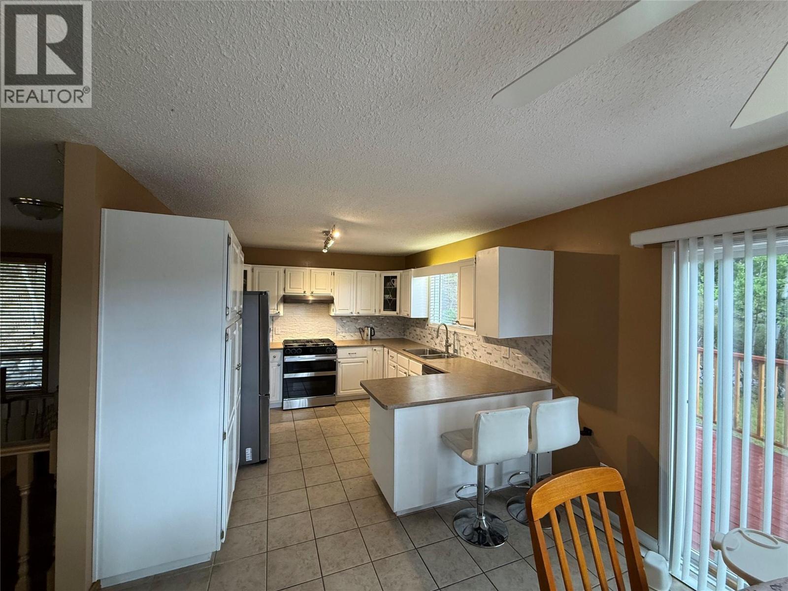 222 Thrissel Place, Logan Lake, British Columbia  V0K 1W0 - Photo 11 - 10387436