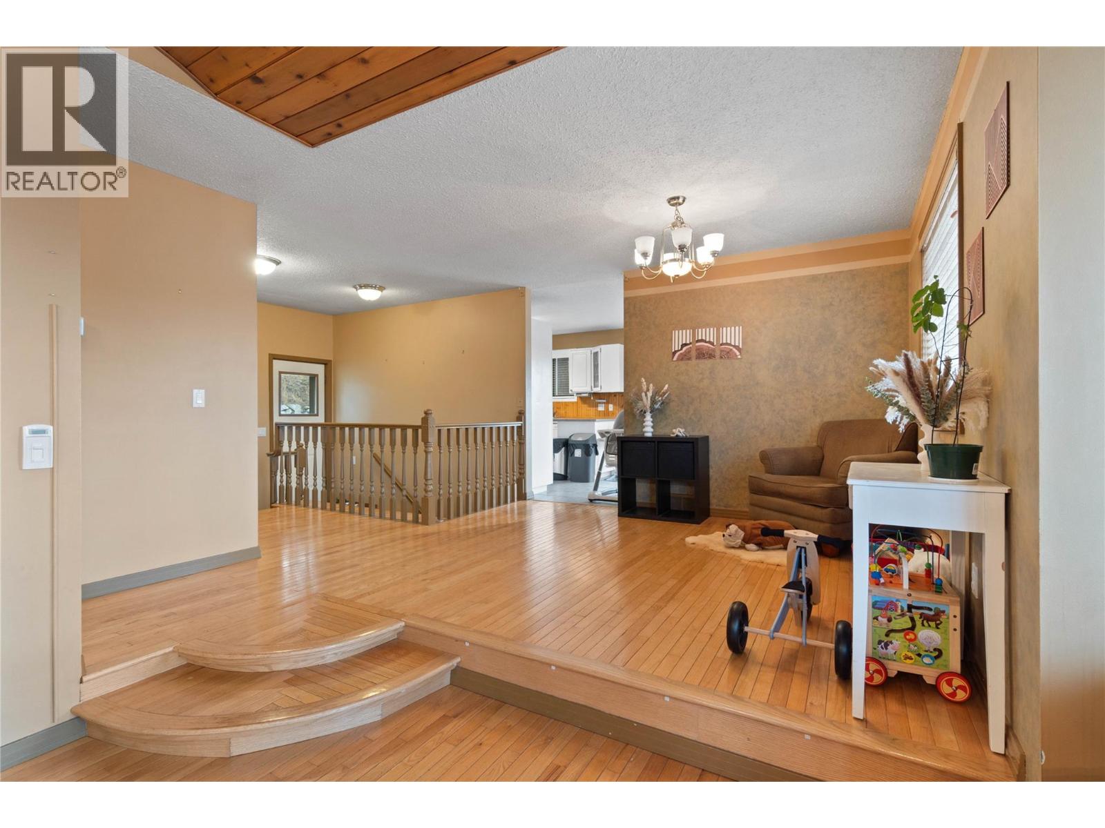 222 Thrissel Place, Logan Lake, British Columbia  V0K 1W0 - Photo 12 - 10387436