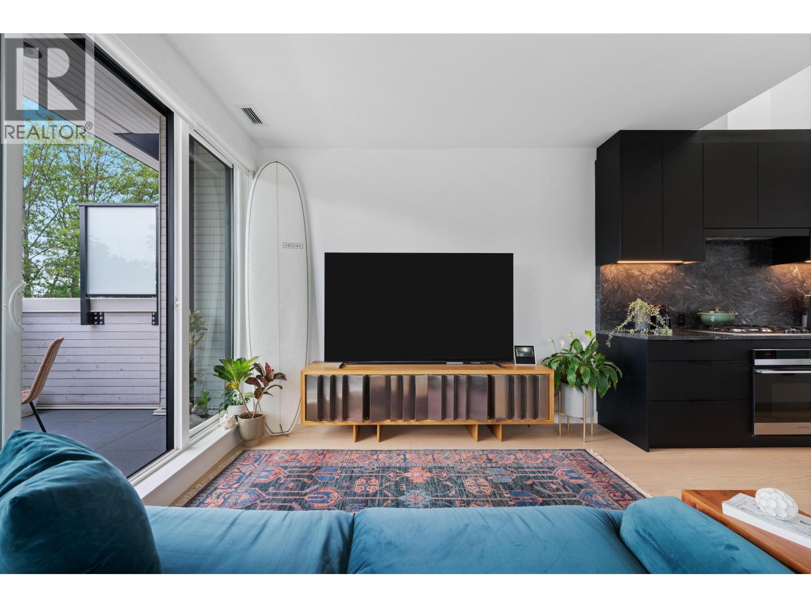 201 650 E 2nd Street, North Vancouver, British Columbia  V7M 1E3 - Photo 3 - R3124377