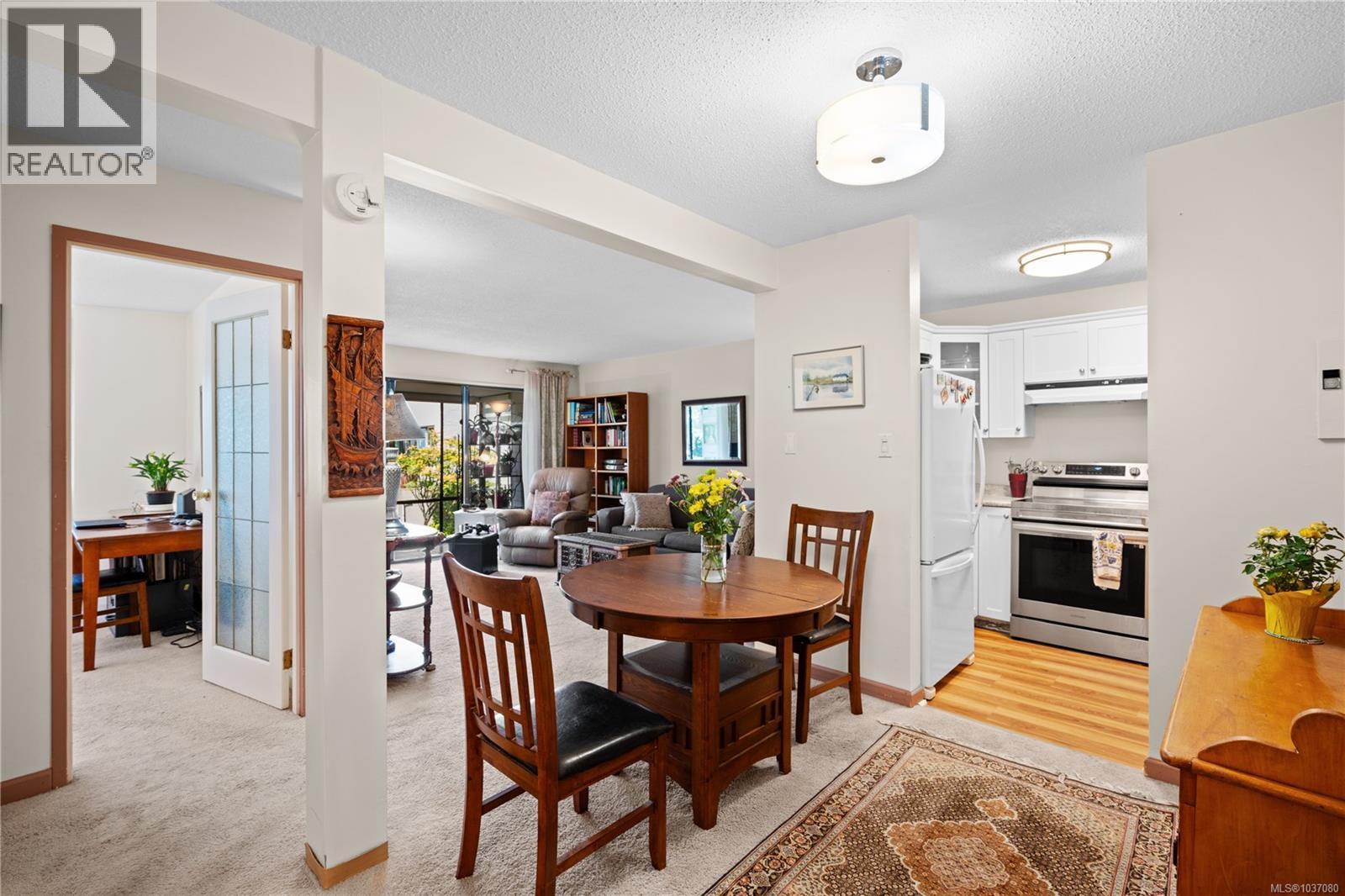 406 1433 Faircliff Lane, Victoria, British Columbia  V8S 3J6 - Photo 15 - 1037080