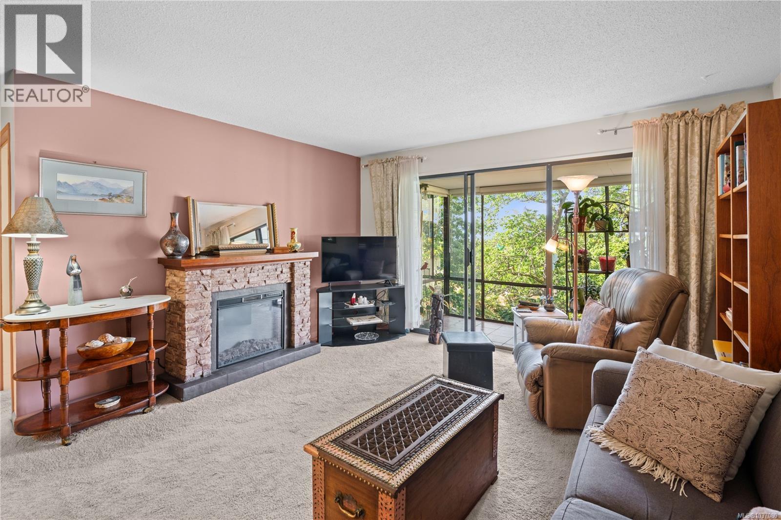 406 1433 Faircliff Lane, Victoria, British Columbia  V8S 3J6 - Photo 4 - 1037080