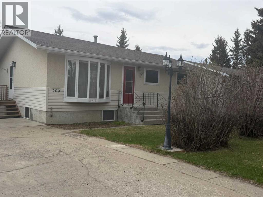 209 2 Street NE, Sundre, Alberta  T0M 1X0 - Photo 2 - A2305673