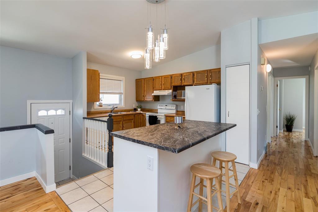 305 John Forsyth Road, Winnipeg, Manitoba  R2N 2N8 - Photo 14 - 202610714