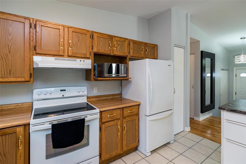 305 John Forsyth Road, Winnipeg, Manitoba  R2N 2N8 - Photo 17 - 202610714
