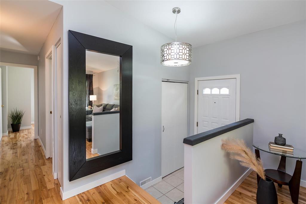 305 John Forsyth Road, Winnipeg, Manitoba  R2N 2N8 - Photo 3 - 202610714