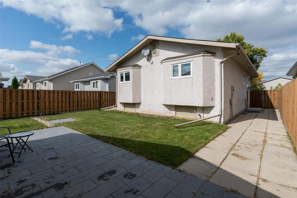 305 John Forsyth Road, Winnipeg, Manitoba  R2N 2N8 - Photo 33 - 202610714