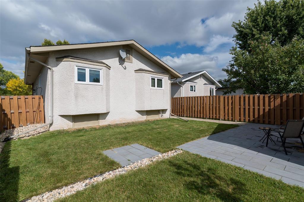 305 John Forsyth Road, Winnipeg, Manitoba  R2N 2N8 - Photo 35 - 202610714