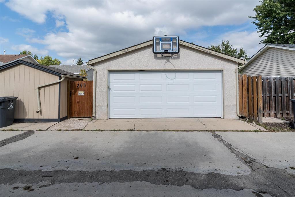 305 John Forsyth Road, Winnipeg, Manitoba  R2N 2N8 - Photo 36 - 202610714
