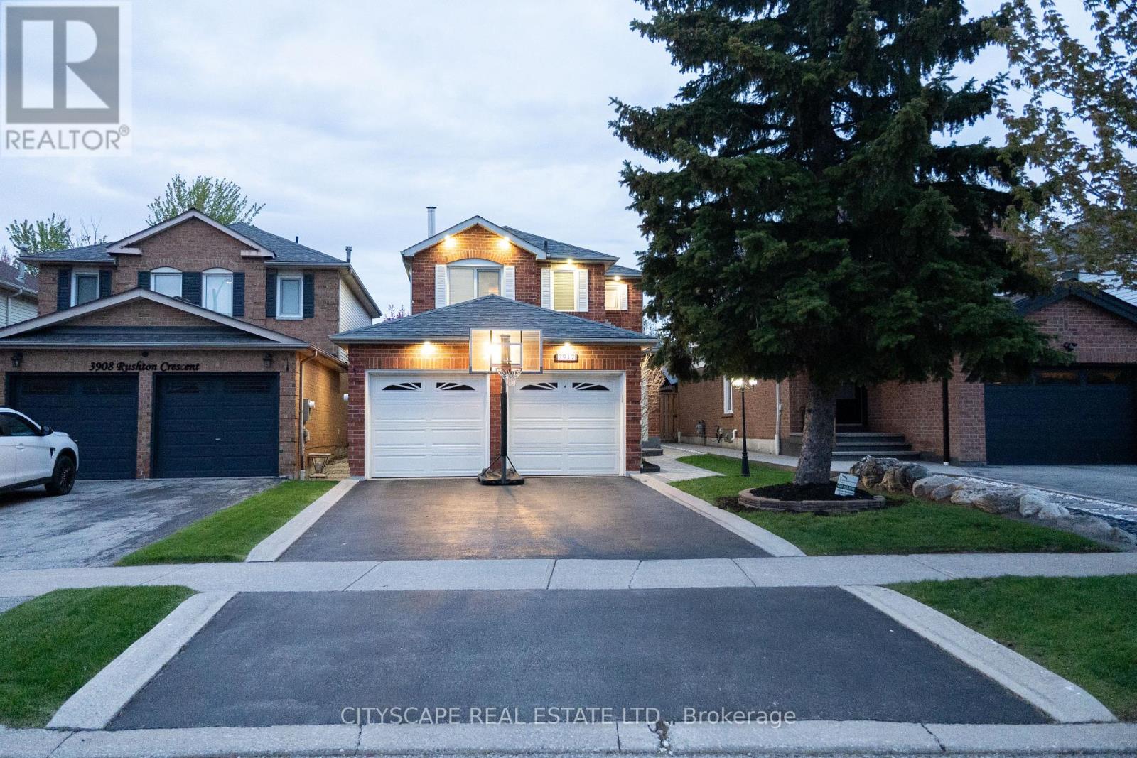 3912 Rushton Crescent, Mississauga, Ontario  L5L 4H4 - Photo 3 - W13137240