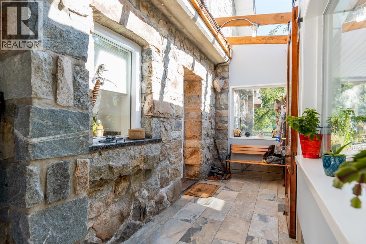 6302 Marsden Road, Nelson, British Columbia  V1L 6X9 - Photo 37 - 10387708