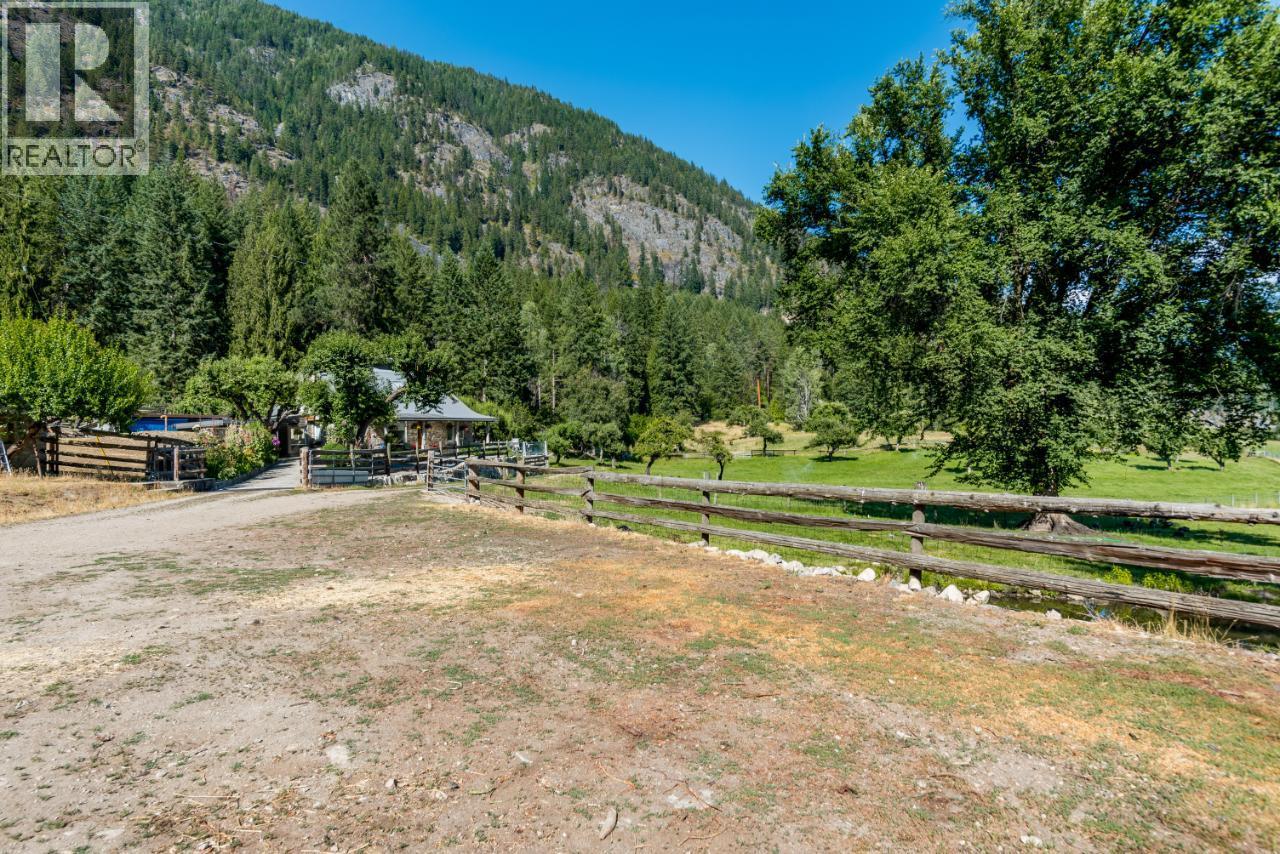 6302 Marsden Road, Nelson, British Columbia  V1L 6X9 - Photo 85 - 10387708