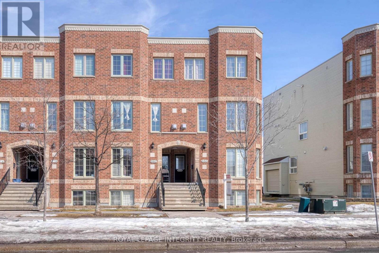 888 LONGFIELDS DRIVE, Ottawa, Ontario