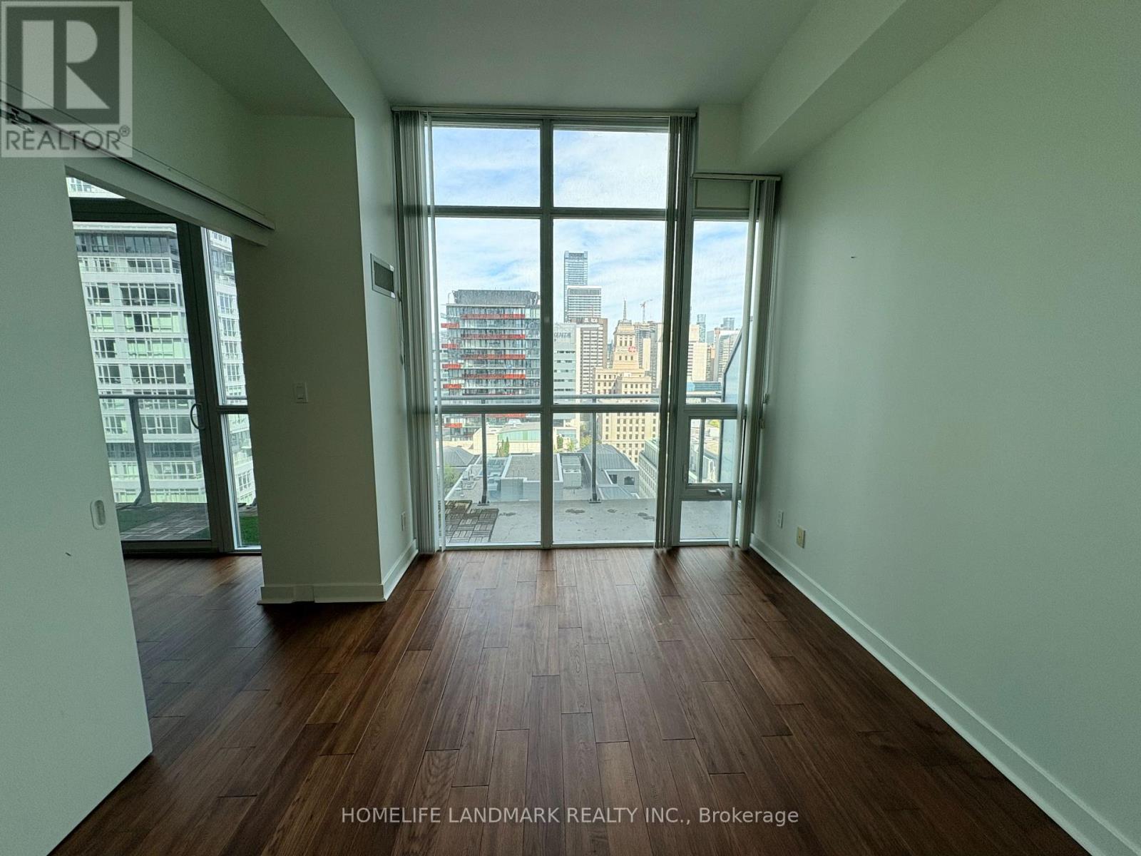 2206 - 126 Simcoe Street, Toronto, Ontario  M5H 4E6 - Photo 5 - C13103638