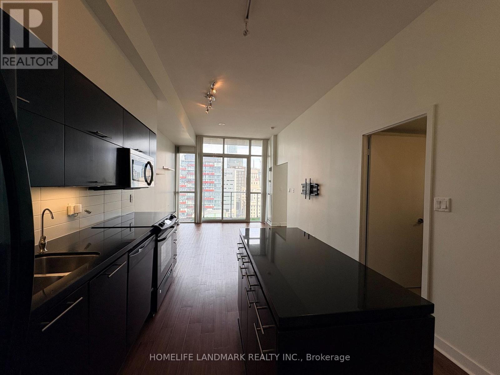 2206 - 126 Simcoe Street, Toronto, Ontario  M5H 4E6 - Photo 4 - C13103638