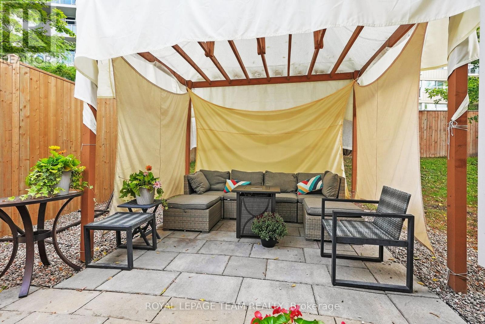 2122 Saunders Avenue, Ottawa, Ontario  K2A 4C7 - Photo 37 - X13096644